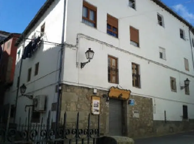 Urbis te ofrece un magnífico local comercial disponible en el centro de Béjar (Salamanca) — 2