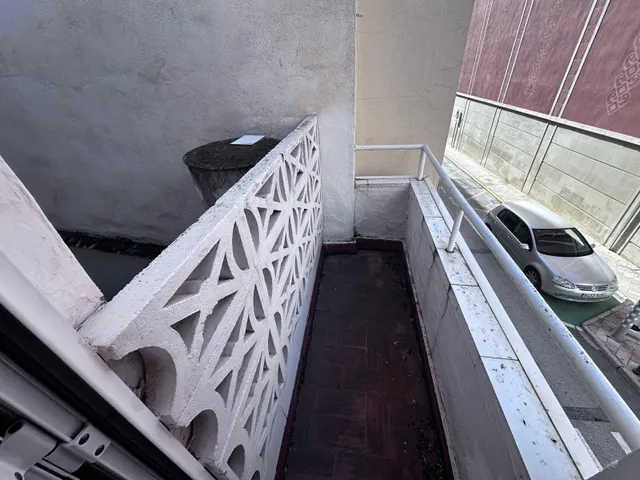 Oportunidad en Monóvar: amplia casa de 4 habitaciones y 2 baños — 28