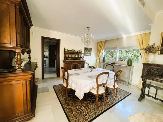Villa en venta en Nueva Andalucía, Marbella, con vistas al mar y cerca de Puerto Banús — 11