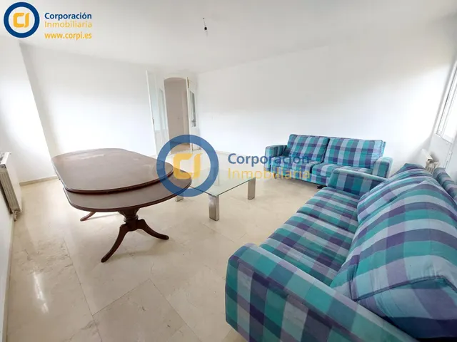 Casa con seis dormitorios y garaje en zona de Tercia - foto 5