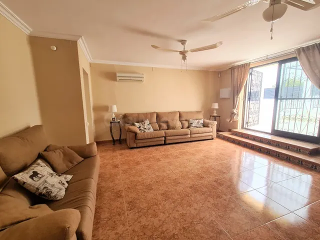 PRECIOSO CHALET CON PISCINA, CASA DE INVITADOS Y GRANDES TER - foto 4