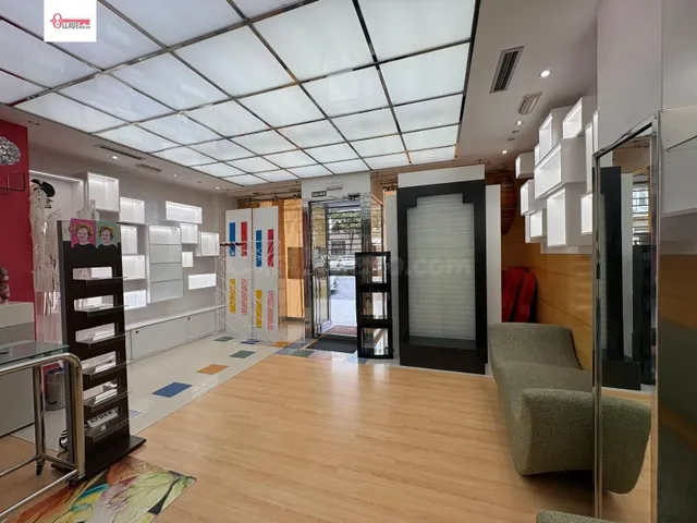 Oportunidad de Local Comercial en C/ Sanz Pastor esquina con - foto 4