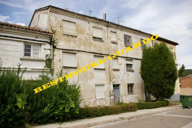 EDIFICIO EN GUARDO — 7