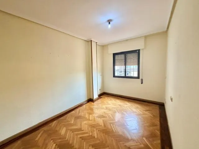 Amplio Piso en el Casco Histórico con Terraza y Garaje — 9