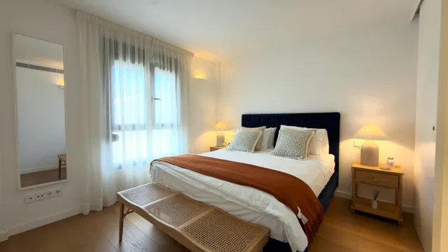 Apartamento de lujo a pasos de la playa con vistas al mar y pisicna comunitaria con  parking y trastero — 20