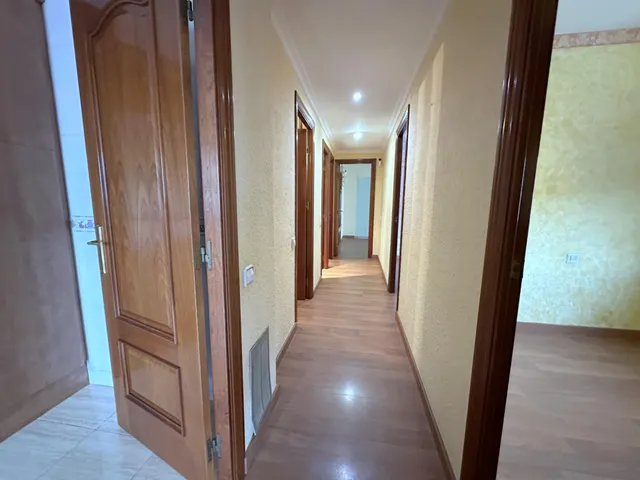 Amplio Piso en Venta 4h en Sant Boi de Llobregat - Zona Vinyets — 25