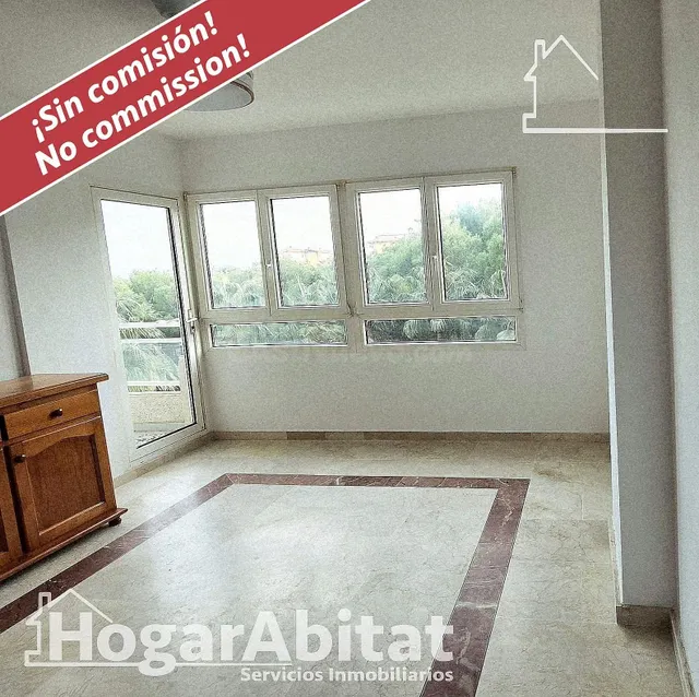 ¡Preciosas vistas al mar! Reformado en residencial con pisci - foto 3