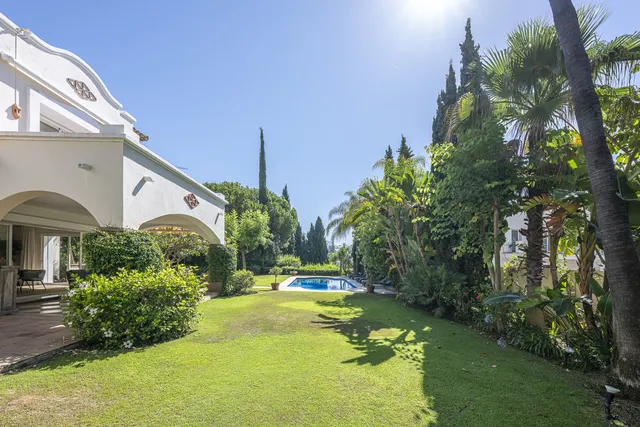 Chalet 5 habitaciones 536m² en venta - El Madroñal — 46