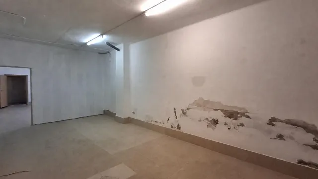 Bajo comercial en alquiler de 96 m2 situado muy cercano a la Plaza del Pueblo de Paterna. — 17