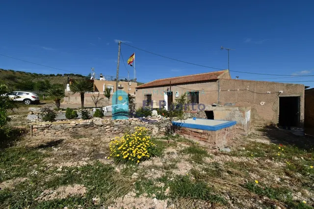 CASA DE CAMPO CON GRAN PARCELA, ÁRBOLES Y ZONA PARA ANIMALES - foto 3