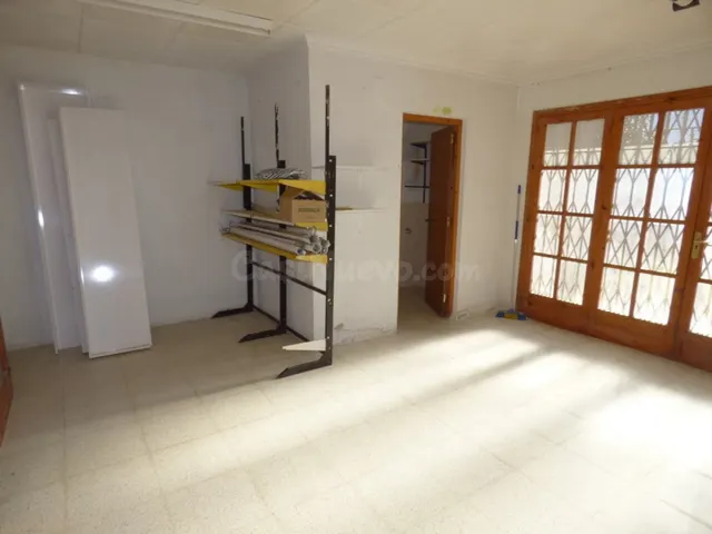 Local en buena zona 9000€ la temporada - foto 4