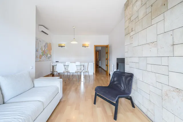 PISO ALTO CON BALCÓN/TERRAZA Y TRES PIEZAS EXTERIORES EN EL EIXAMPLE — 10