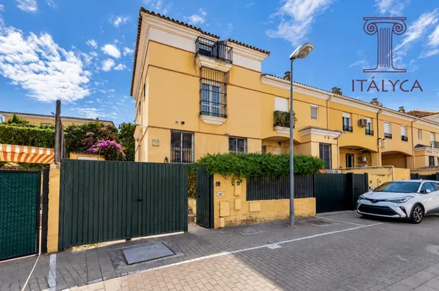Chalet pareado con jardín, buhardilla y garaje en Montelar |