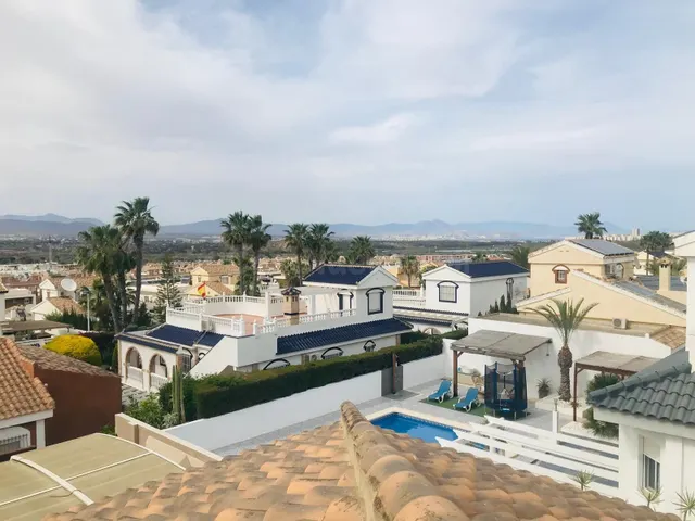 EXELENTE CASA EN GRAN ALACANT / ALQUILER LARGA TEMPORADA