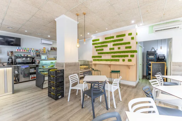 VENTA DE CAFETERÍA Y FRUTERÍA EN PLENO FUNCIONAMIENTO - foto 5