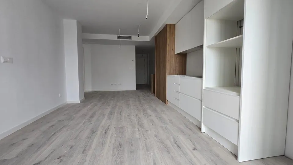 VIVIENDA CON PISCINA Y GARAJE