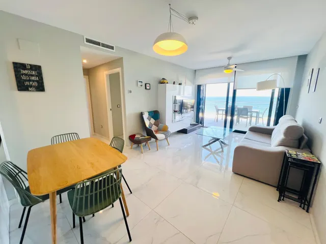 Apartamento en 1ª línea de playa Arenales del Sol. — 12
