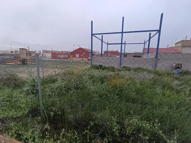 Se vende casa de pueblo para reformar sobre una parcela de 196m2 en terreno urbano — 10