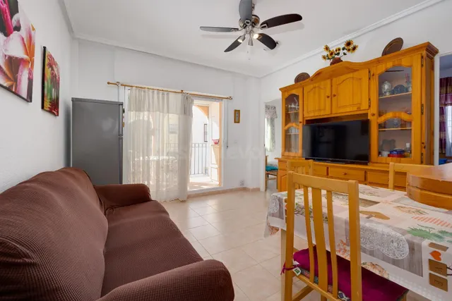 Apartamento de 2 dormitorios y 1 baño en Torrevieja (los naufragos) — 6