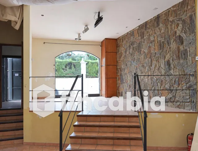 Casa para reformar con patio, balcones y local en Breda — 28