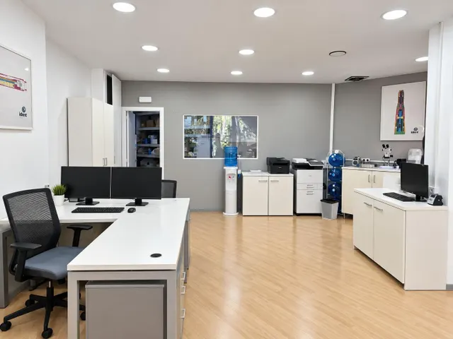 LOCAL COMERCIAL AMPLIO Y LUMINOSO EN VALLVIDRERA — 7
