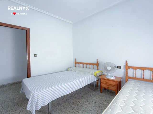 GRAN ÁTICO EN TORREVIEJA: 4 HAB, 1 BAÑO — 18