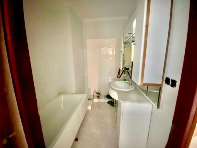 Piso en Travesia de Vigo para reformar — 12