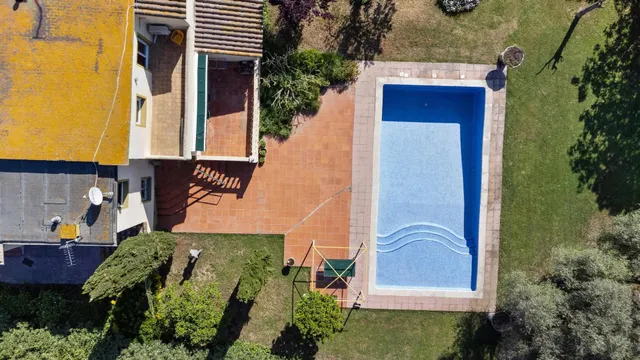 Villa con enorme jardín y piscina en pleno centro, a 5 minutos de la playa — 21