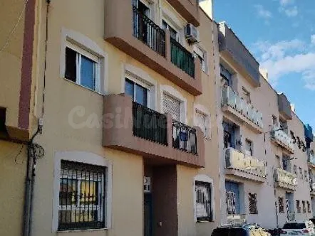 SE VENDE piso OKUPA en C Gl Prim de Roquetas de Mar - foto 3