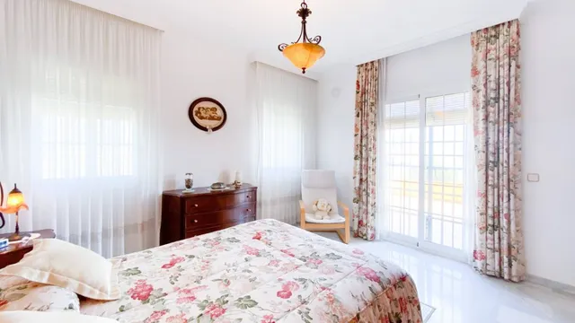 VENTA DE CHALET INDEPENDIENTE EN LA ZONA DE EL LAGAREJO, MIJAS COSTA. ¡5 DORMITORIOS Y PISCINA! — 45