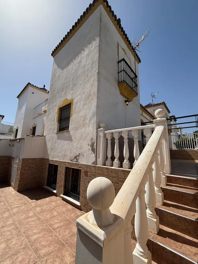 Adosado de 4 dormitorios, 2 baños en Los Altos (Orihuela Costa) con 2 Piscinas, Solárium y Gran Sótano — 6
