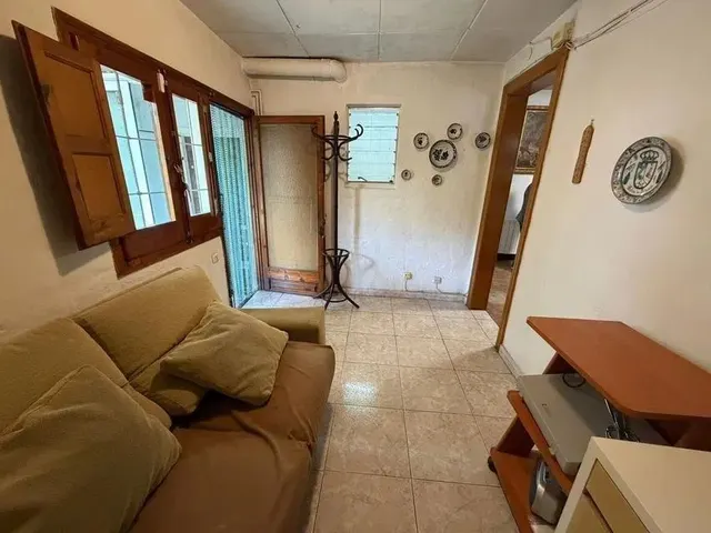 CHALET ADOSADO A REFORMAR, ESQUINERO CON SALIDA A DOS CALLES — 12