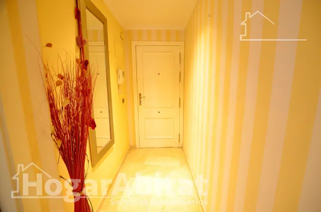 ¡En pleno centro! Impecable, exterior y luminoso con garaje y ascensor, todo amueblado — 26