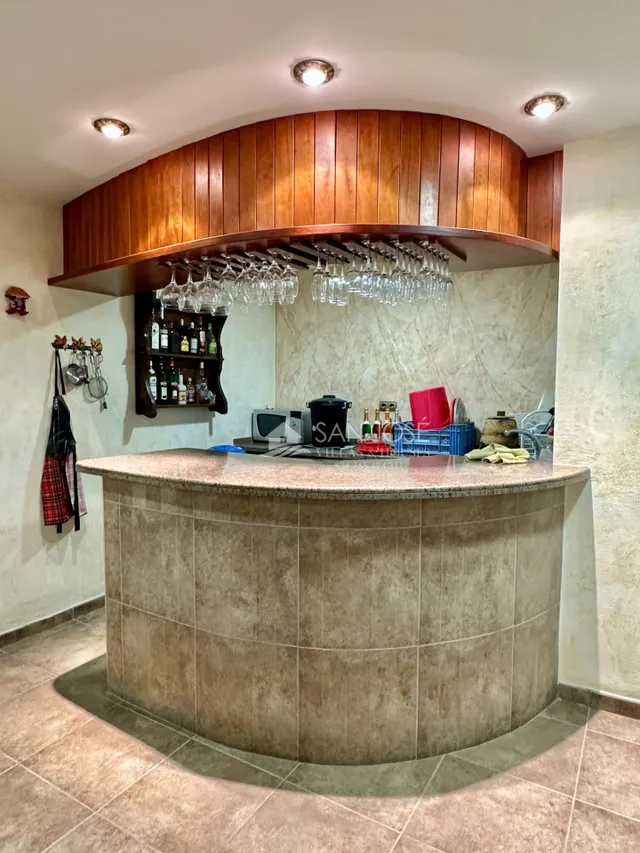 SE VENDE CASA EN MUY BUEN ESTADO EN EL CENTRO DE ASPE — 33