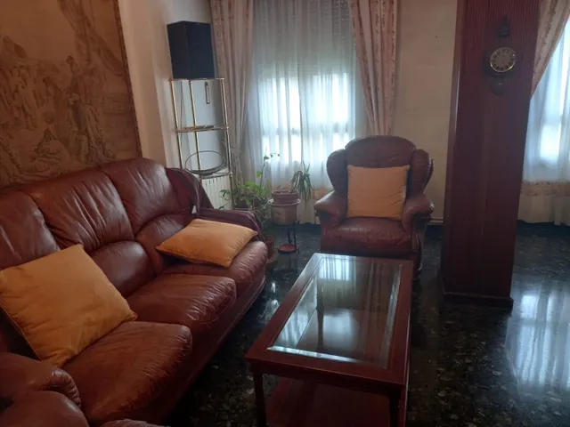 ¡Se alquila amplio y acogedor piso en pleno centro de Valencia! — 2