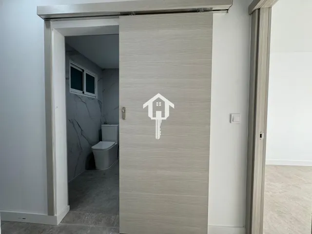 Inmoparadise les ofrece espectacular vivienda en venta en Alicante centro, el edificio los representantes . 120m2, 3 dormitorios, dos baños,reformada. — 21