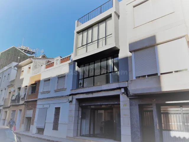 Edificio cuatro plantas en el centro PARA OFICINAS