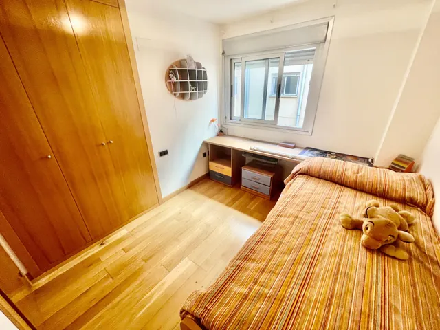 Muy buen piso de 4 Dorm. en Av. Oscar Espla — 23