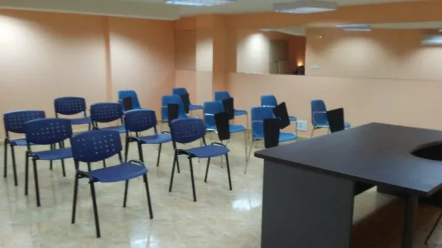 LOCAL ADAPTADO A AULAS ENSEÑANZA — 4