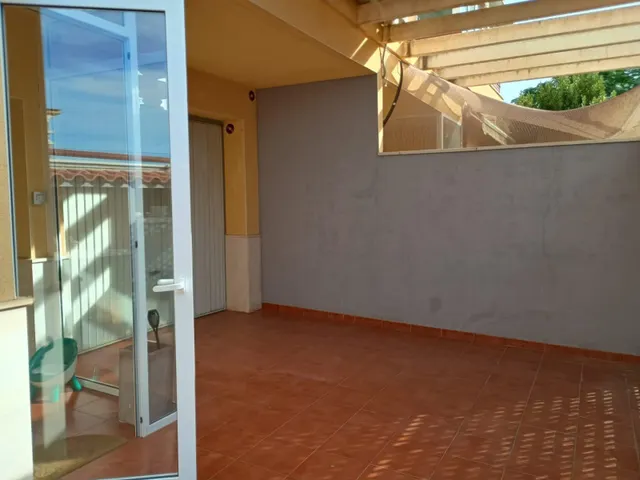 SE VENDE ADOSADO CON PISCINA EN LA GINETA. — 42