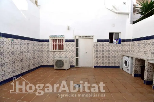 Gran patio privado y excelente ubicación en esta amplia planta baja en El Cabanyal — 17