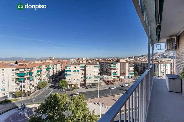 PISO REFORMADO CON VISTAS PANORÁMICAS A UN PASO DEL CENTRO DE GRANADA — 16