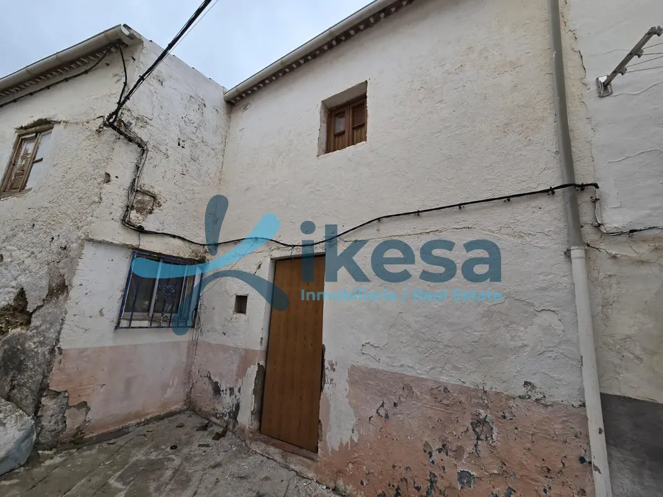 Se vende Casa adosada en la localidad de Colomera