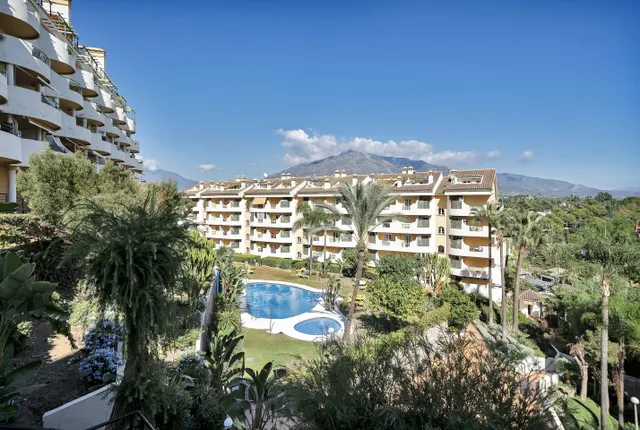 Apartamento en 4a Planta con vistas al mar y montaña en Señorío de Aloha — 26