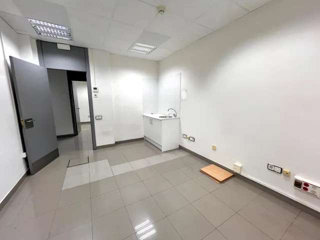 Local en venta en Calle de l'Alguer — 18