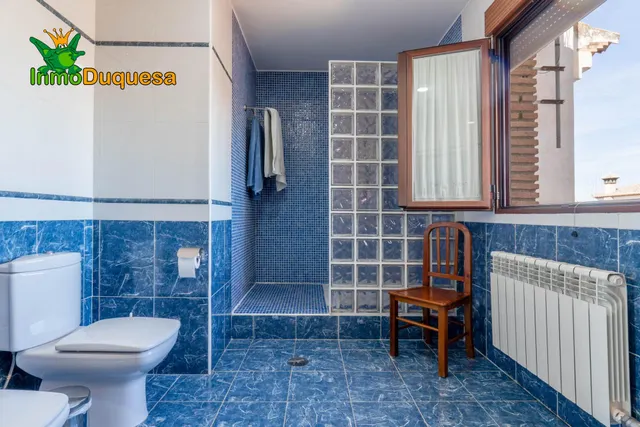 CHALET dividido en dos viviendas con piscina y zona ajardinadas. — 37