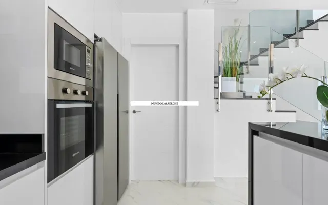 CHALET DE DISEÑO CON PISCINA PROPIA — 18