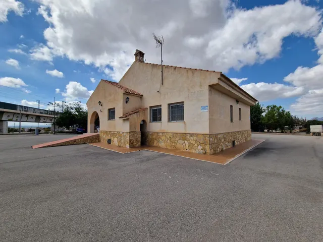 CHALET PARA ENTRAR A VIVIR EN LA ZONA estación DEL AVE — 2