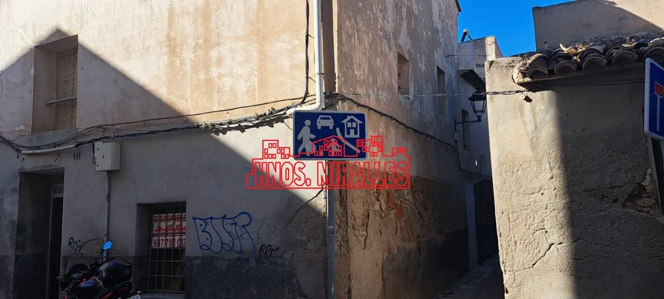SE VENDE SOLAR EN ZONA CENTRO DE ASPE DE 200 METROS