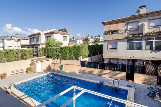 Casa en Ogijares con piscina comunitaria. — 33